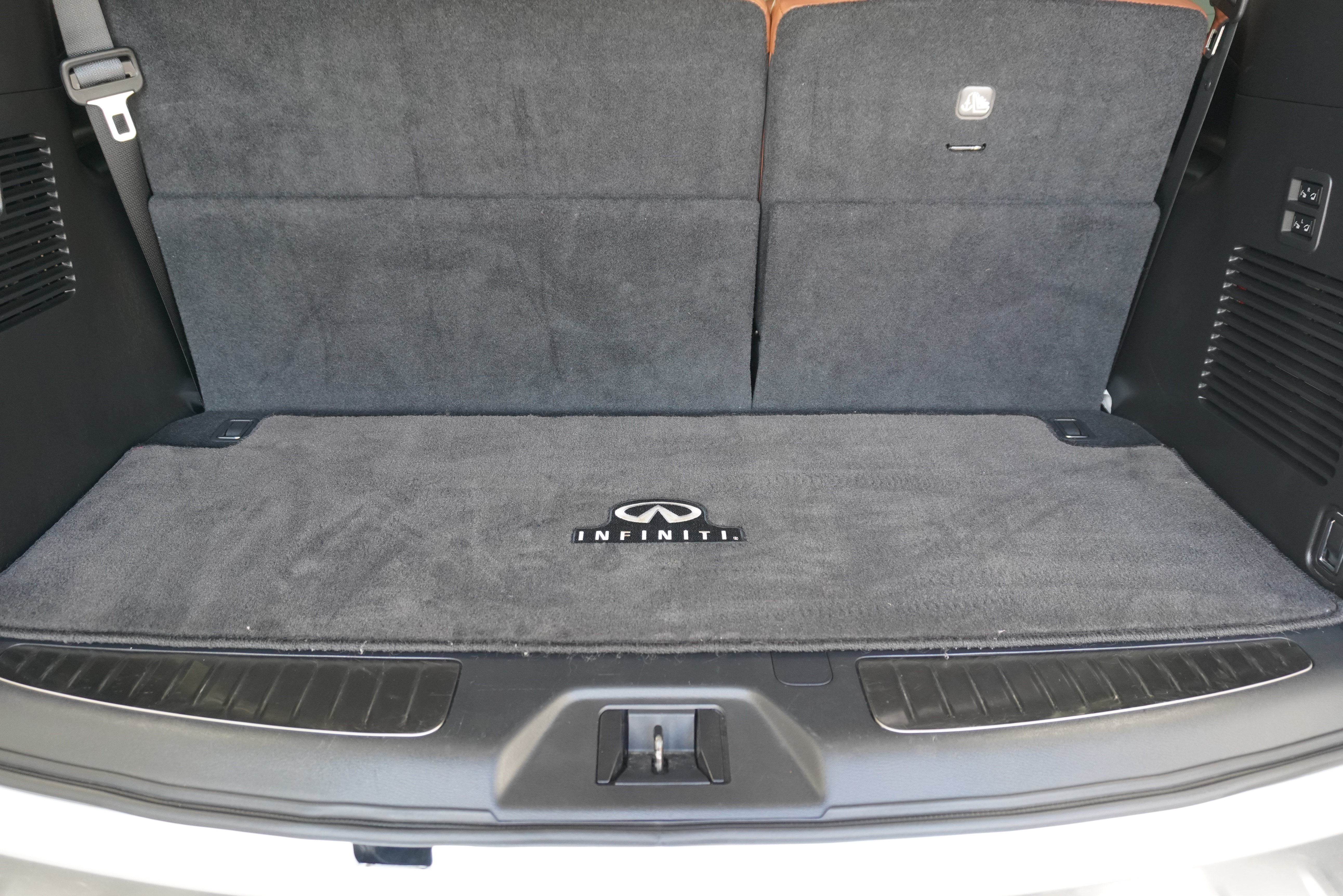 Used 2023 INFINITI QX80 Sensory w/ Cargo Package AWD/4WD image 33