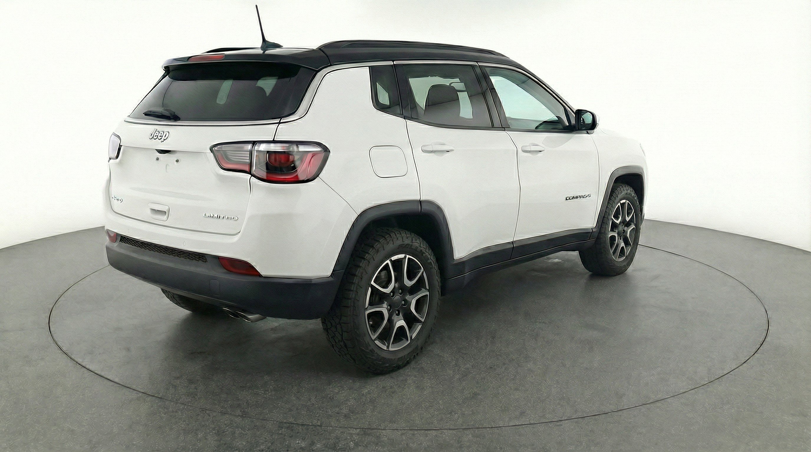 Used 2025 Jeep Compass Trailhawk AWD/4WD image 9