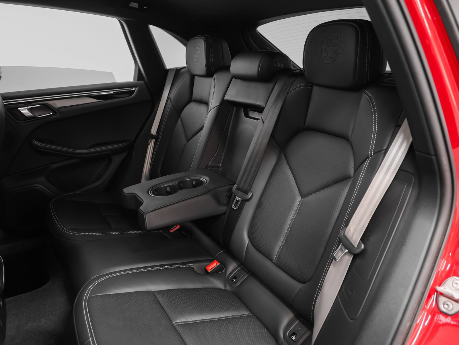 Certified 2023 Porsche Macan AWD/4WD image 43