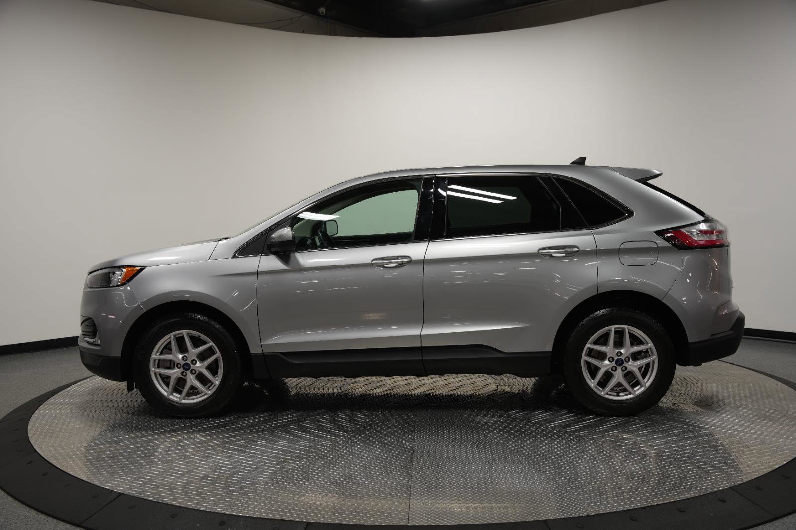 Used 2022 Ford Edge SEL w/ Convenience Package image 4