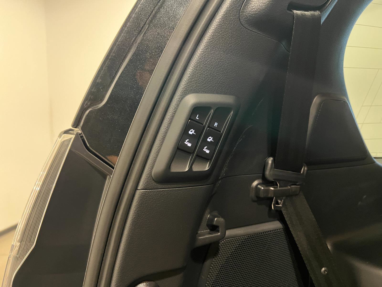 Used 2023 Lexus GX 460 Luxury w/ Sport Design Package AWD/4WD image 35