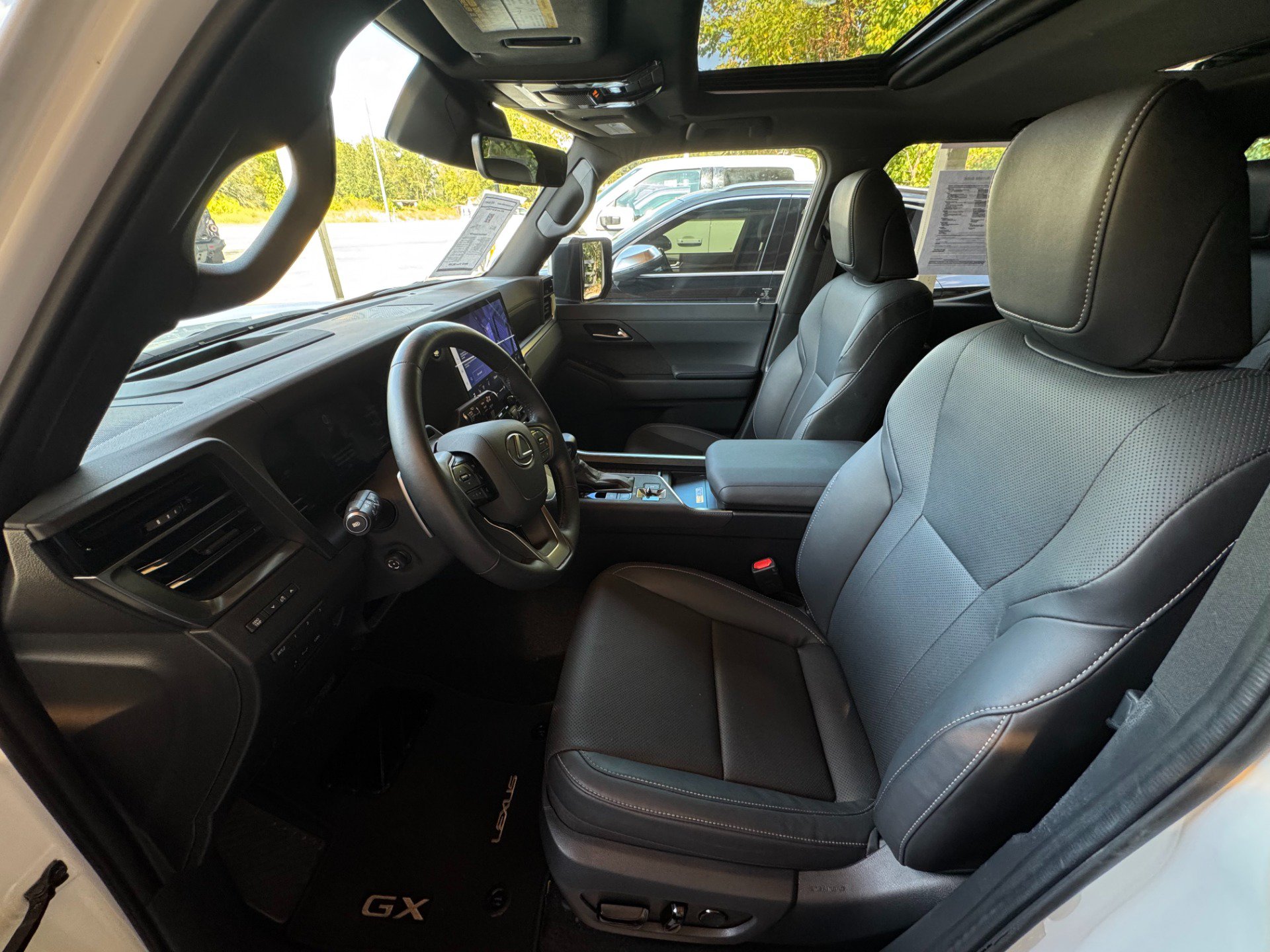 Used 2025 Lexus GX 550 w/ Cold Area Package AWD/4WD image 9