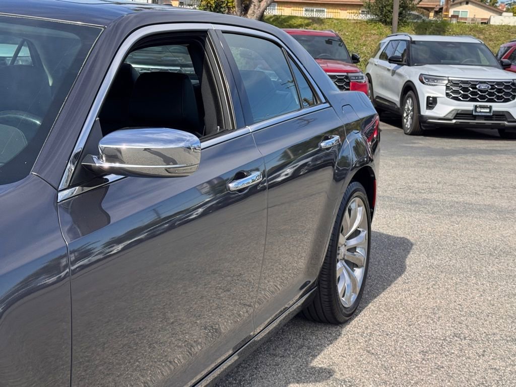 Used 2019 Chrysler 300 Limited w/ Safetytec Plus Group image 9