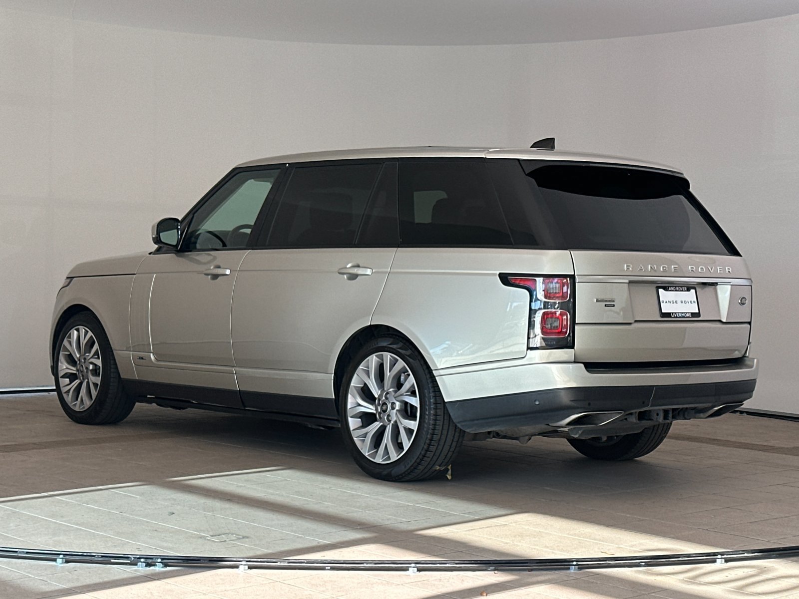 Used 2020 Land Rover Range Rover Long Wheelbase Autobiography AWD/4WD image 4