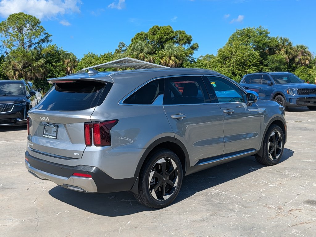 Certified 2025 Kia Sorento EX FWD image 8
