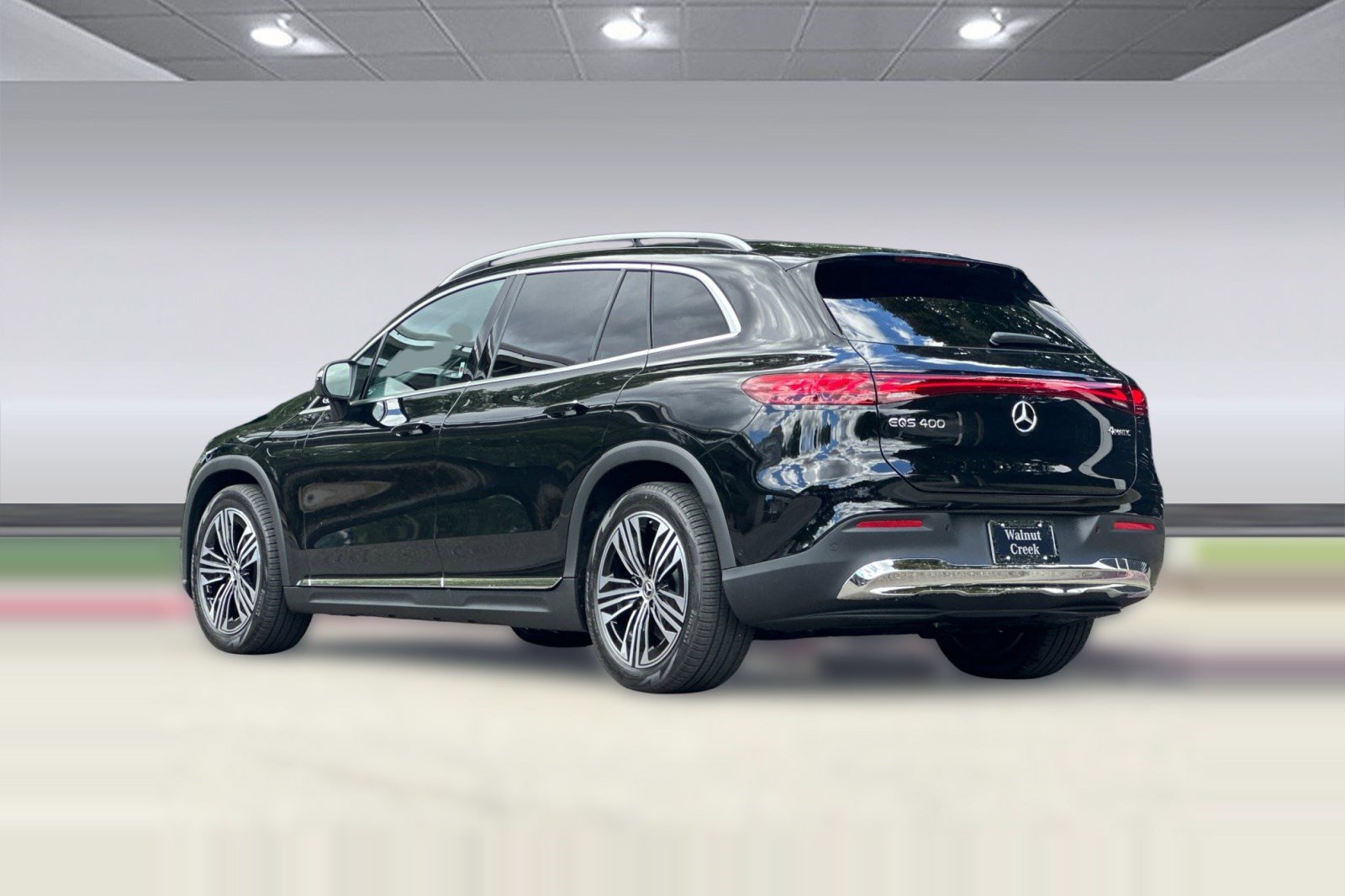 New 2026 Mercedes-Benz EQS 400 4MATIC SUV image 3