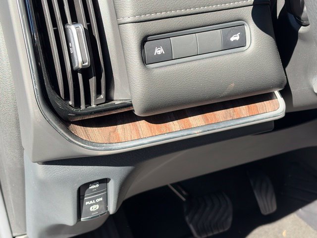 Used 2025 Nissan Armada SL AWD/4WD image 13