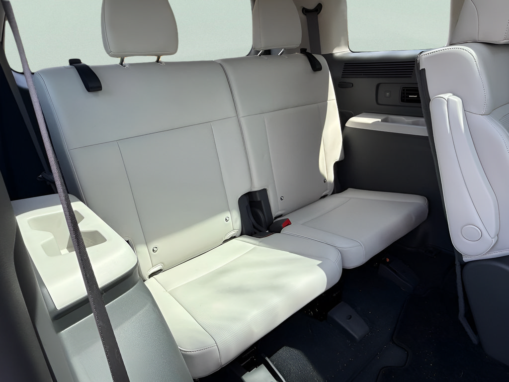Used 2024 Hyundai Santa Fe Calligraphy FWD image 12