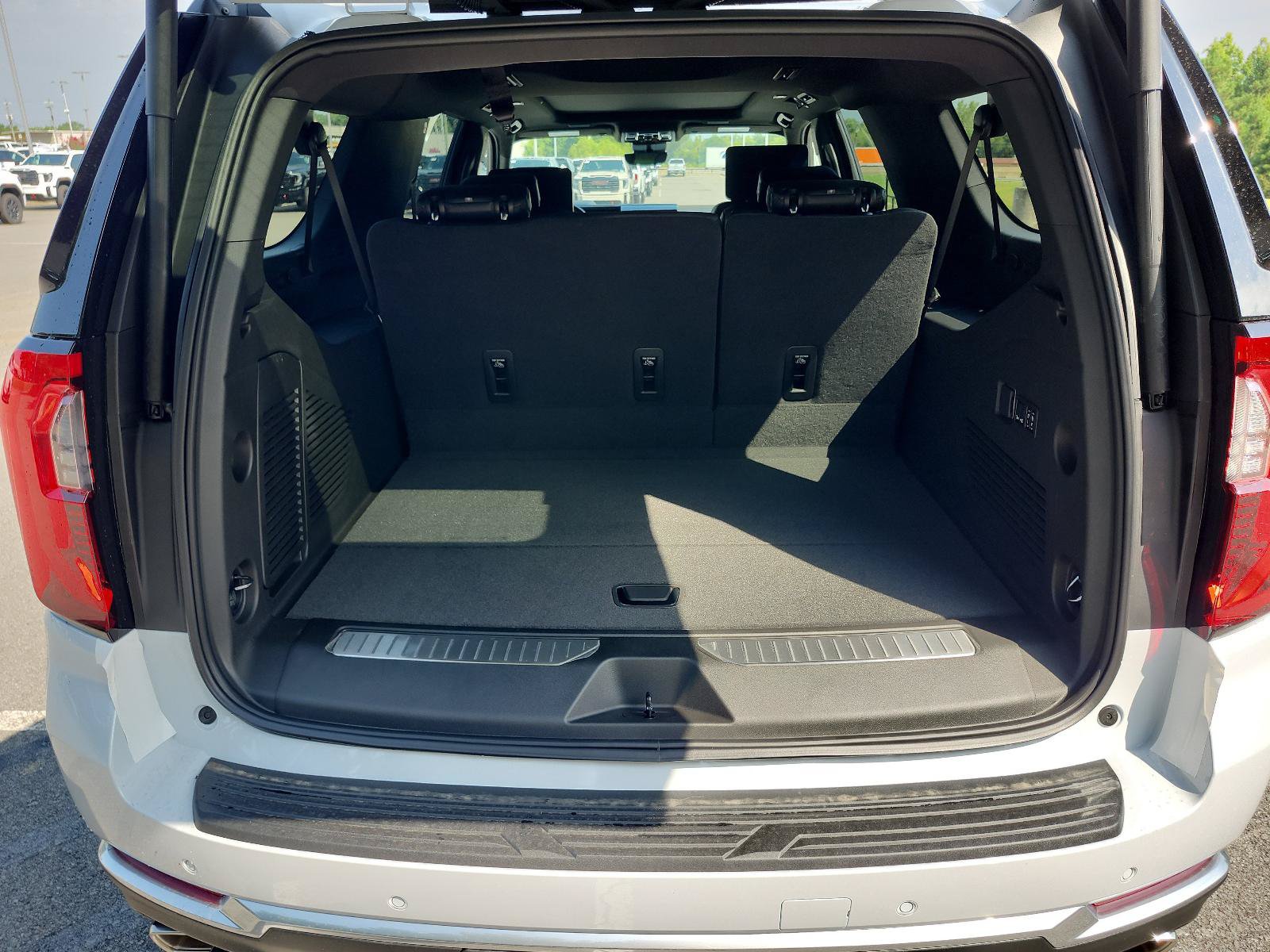 New 2026 GMC Yukon XL Denali w/ Denali Reserve Package AWD/4WD image 8