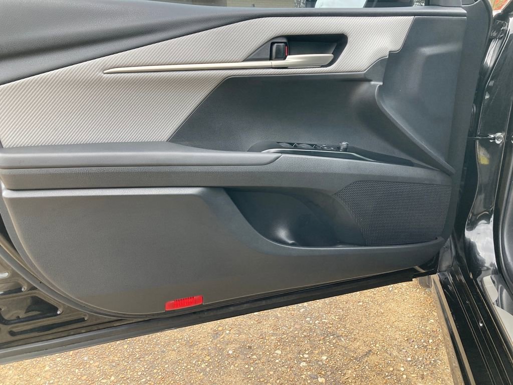 Used 2025 Toyota Camry SE image 10