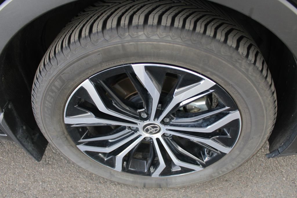 Certified 2023 Toyota Crown XLE image 59