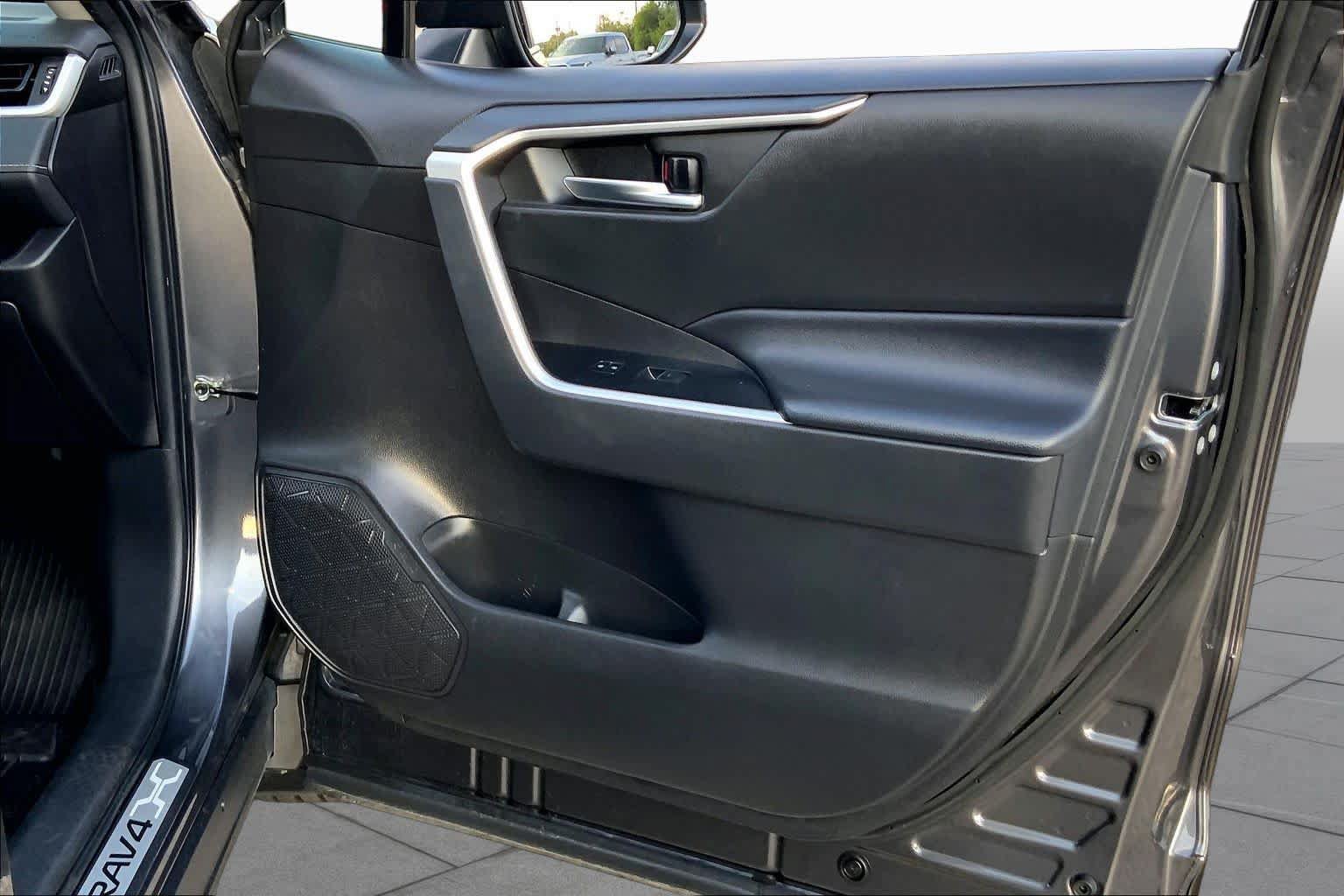Used 2022 Toyota RAV4 XLE Premium FWD image 23