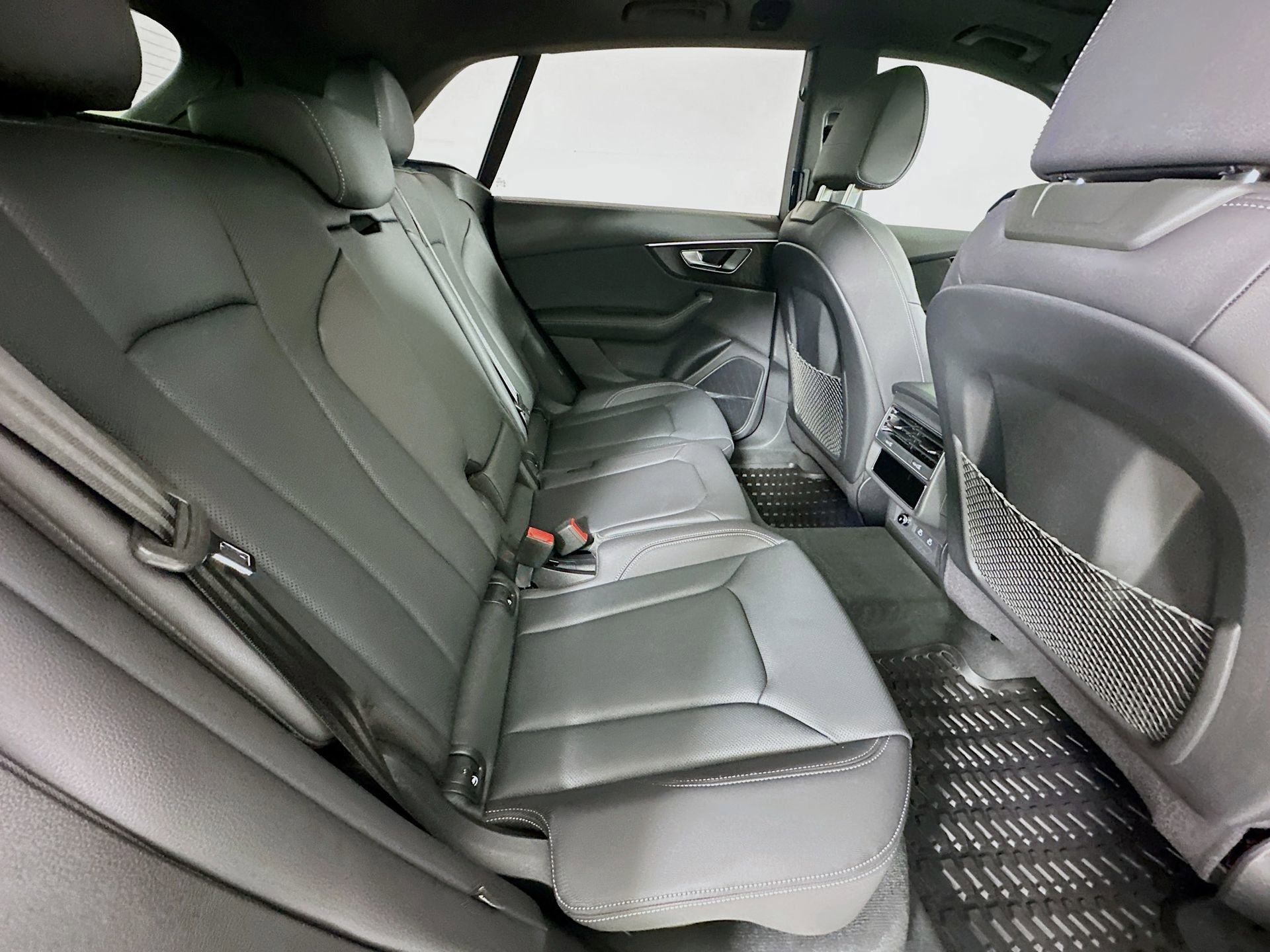 Used 2025 Audi Q8 Premium Plus image 29