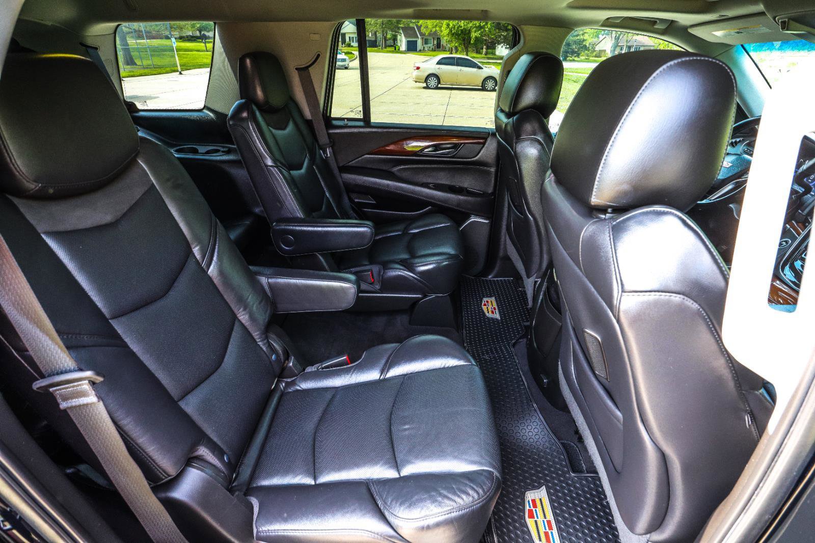 Used 2018 Cadillac Escalade Luxury AWD/4WD image 47
