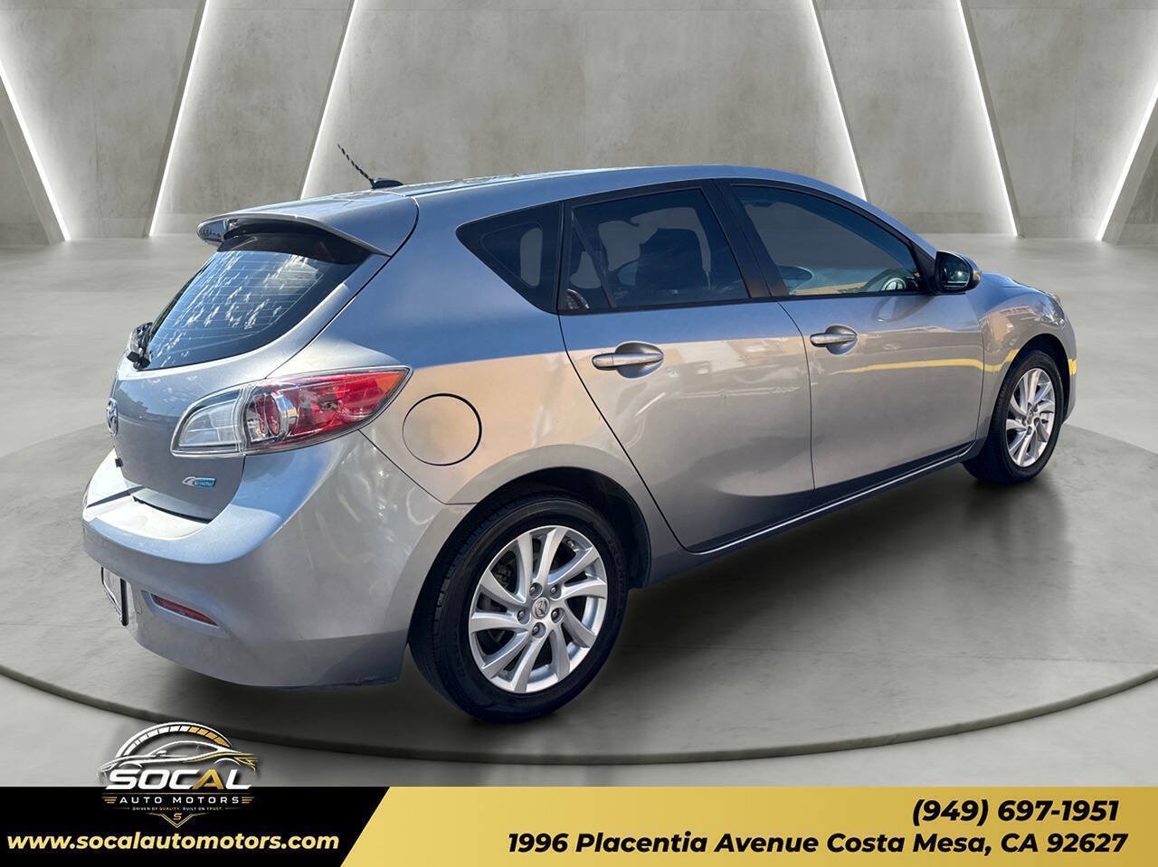 Used 2012 MAZDA MAZDA3 i Grand Touring w/ Tech Pkg FWD image 5