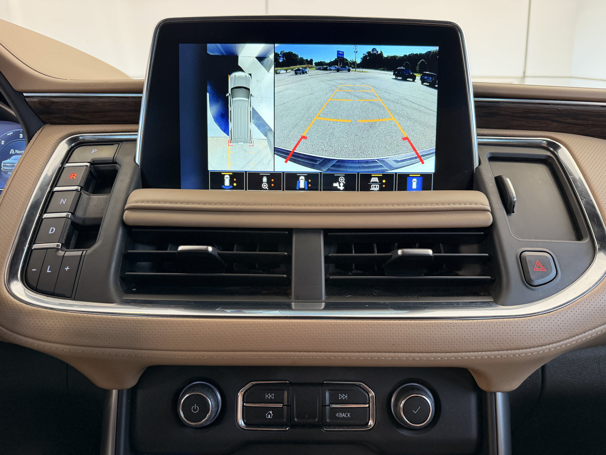 Used 2022 Chevrolet Tahoe Premier AWD/4WD image 11