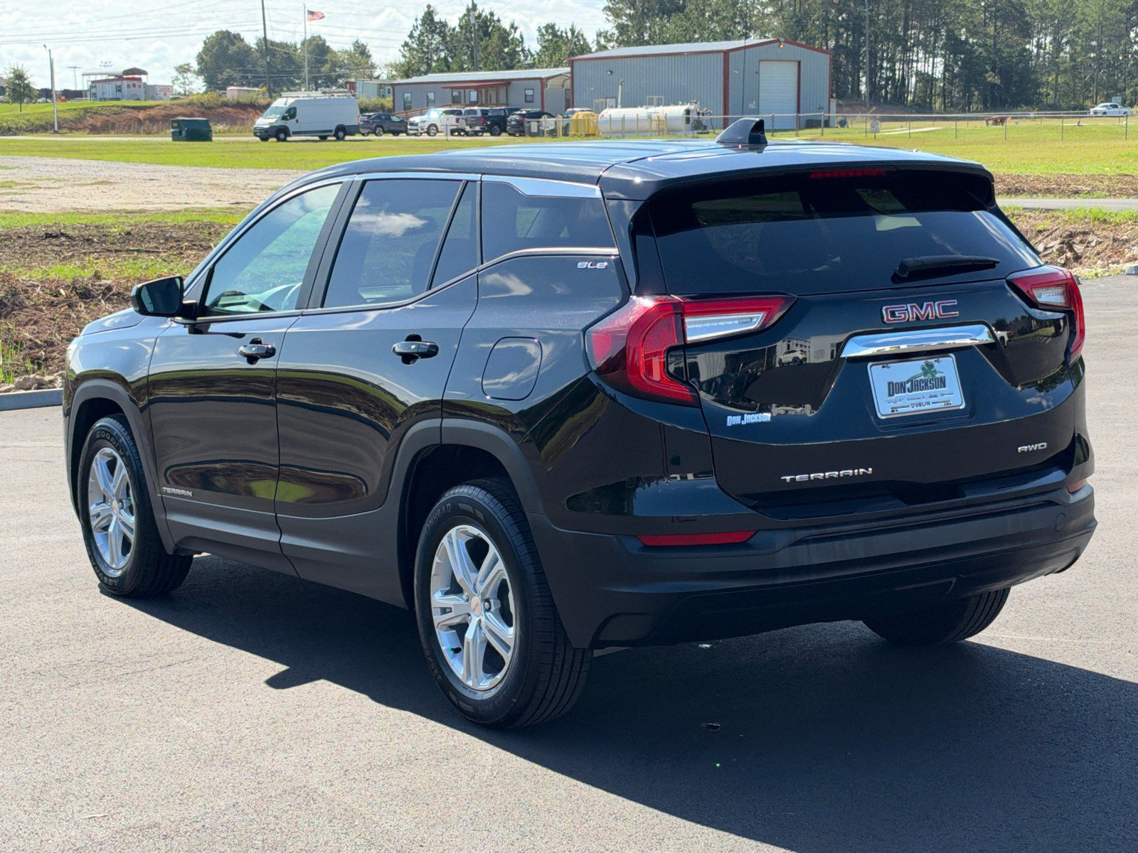 Used 2024 GMC Terrain SLE AWD/4WD image 7