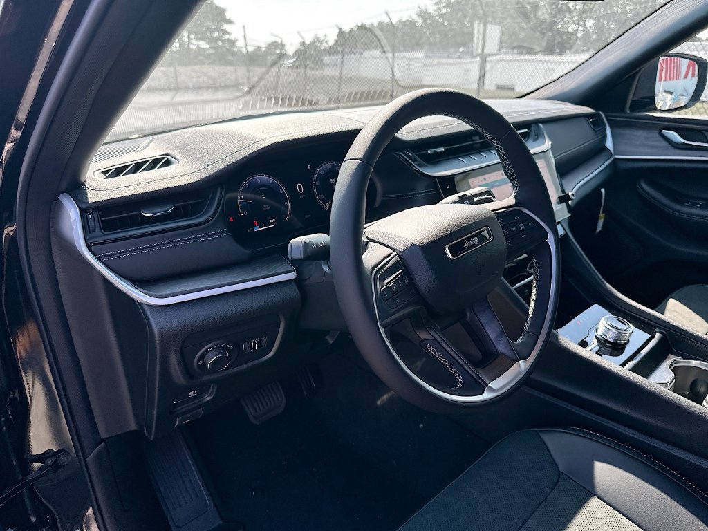 New 2026 Jeep Grand Cherokee L 4WD image 14