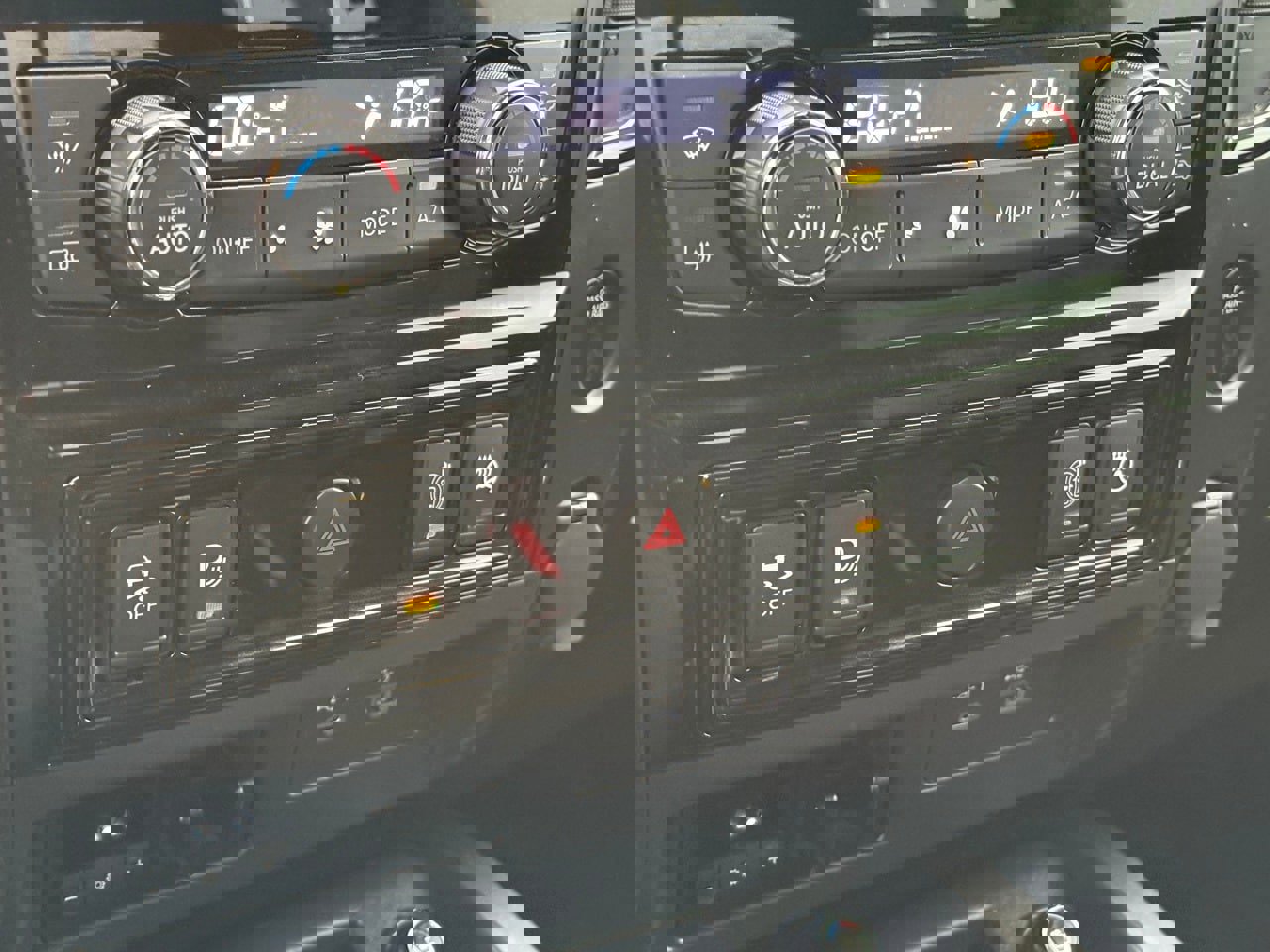 Used 2021 Nissan Titan PRO-4X w/ Pro-4x Convenience Package image 25