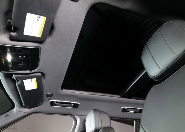 Used 2025 Land Rover Range Rover SE image 21