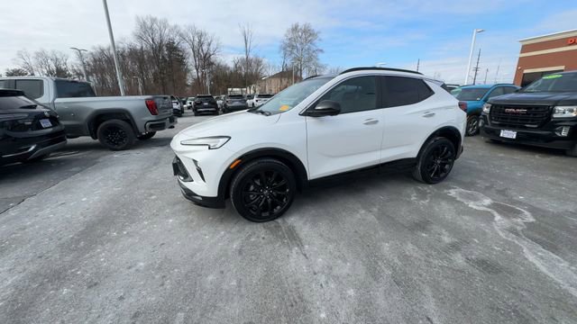 Used 2024 Buick Encore GX Sport Touring w/ Experience Buick Package image 4