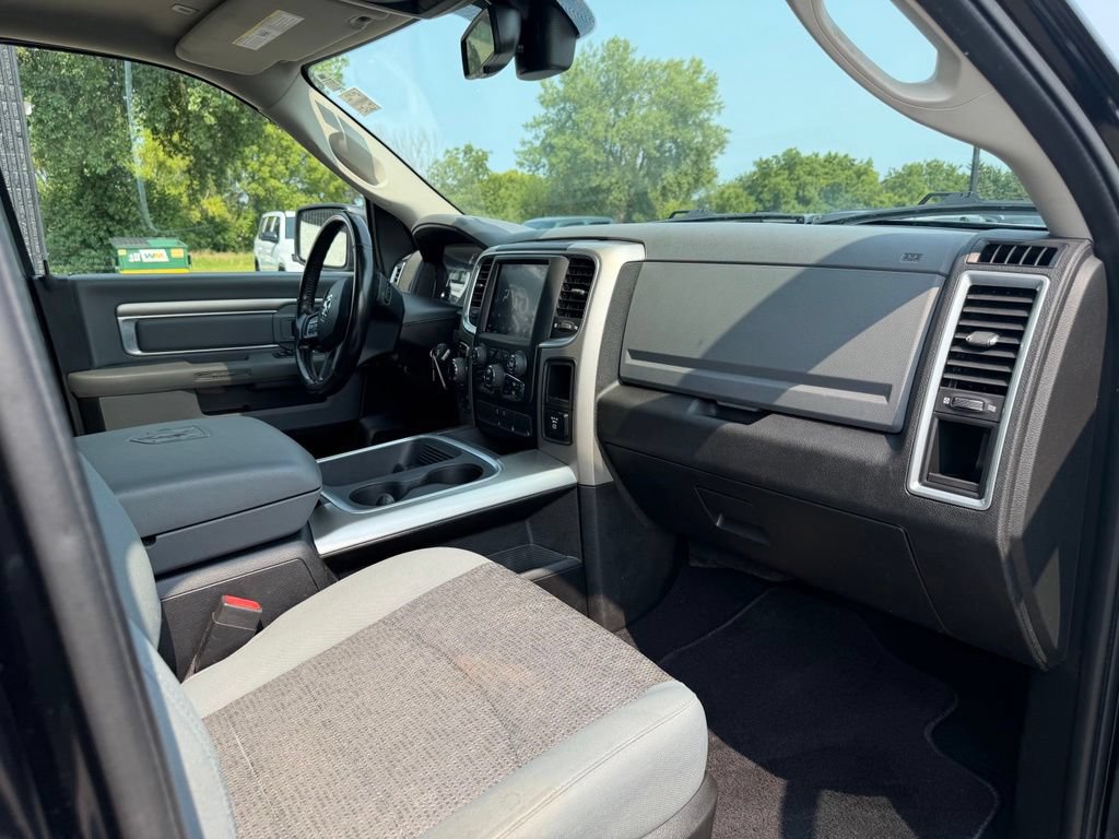 Used 2019 RAM 1500 Classic SLT w/ Black Appearance Group AWD/4WD image 29