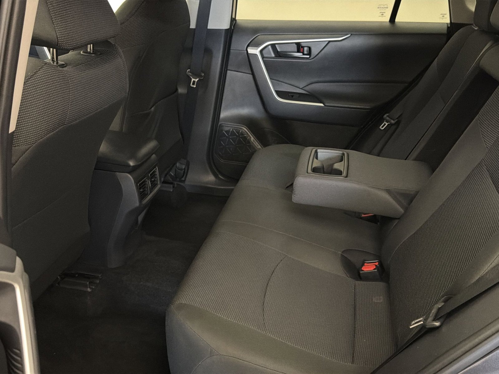 Used 2024 Toyota RAV4 LE AWD/4WD image 25