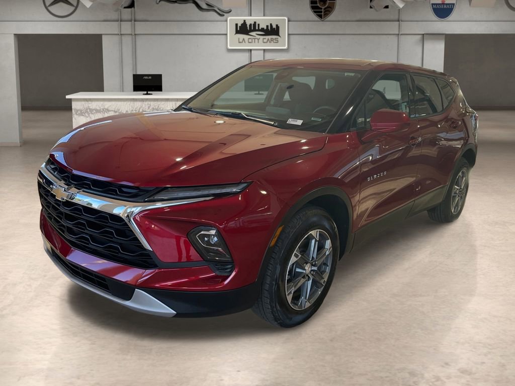 Used 2025 Chevrolet Blazer LT image 1