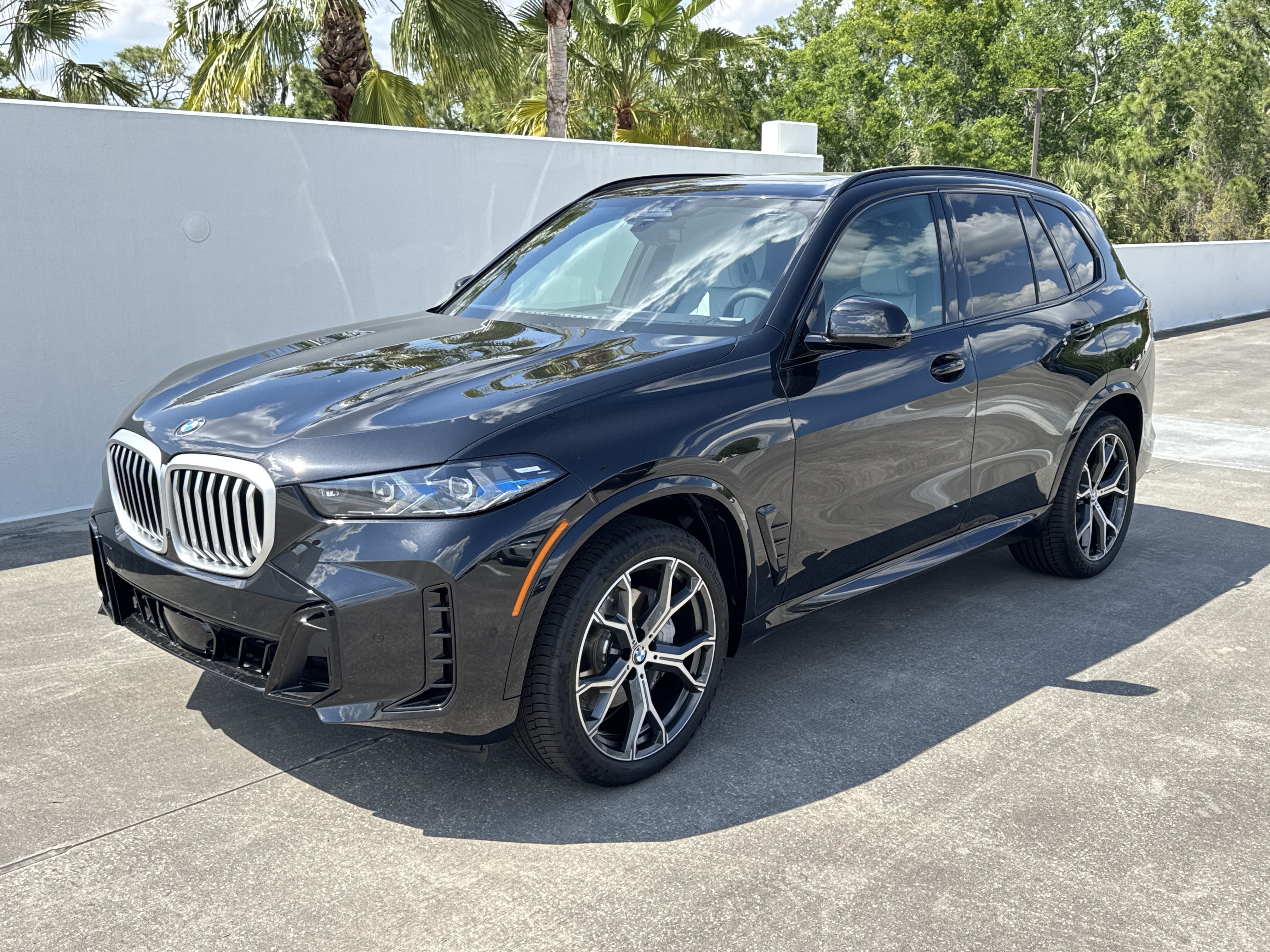 New 2026 BMW X5 xDrive40i w/ M Sport Package AWD/4WD image 3