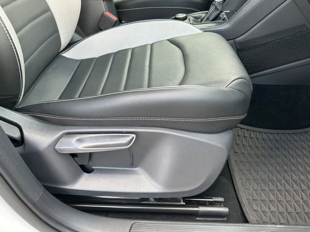 Used 2022 Volkswagen Taos SEL w/ Panoramic Sunroof Package image 36