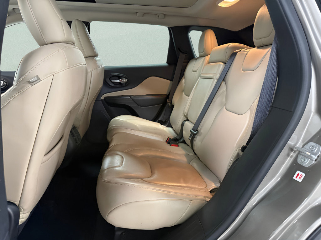 Used 2016 Jeep Cherokee Limited image 16