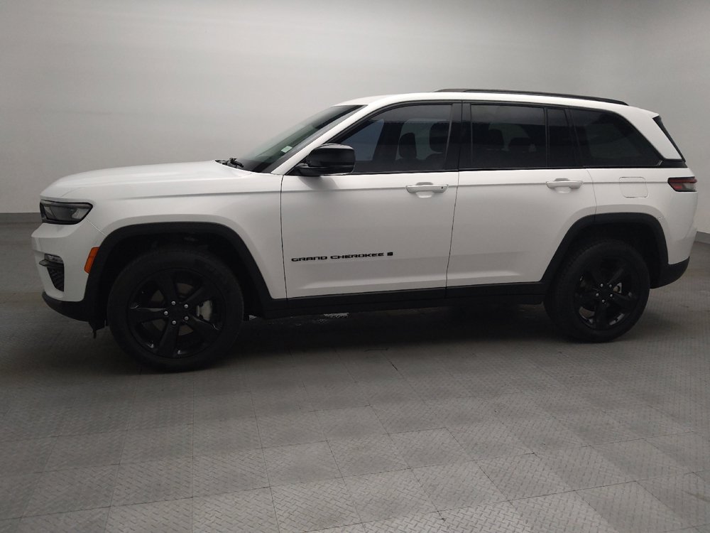 Used 2023 Jeep Grand Cherokee Limited w/ Black Appearance Package AWD/4WD image 2
