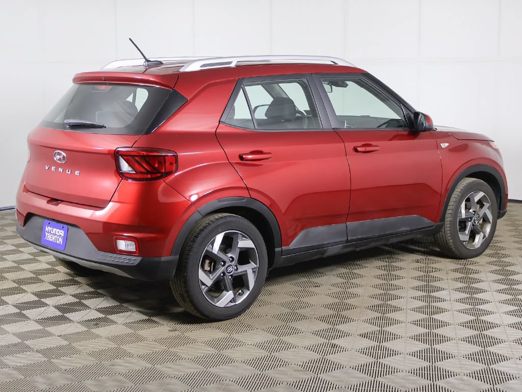Certified 2024 Hyundai Venue SEL FWD image 9