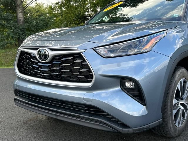 Used 2022 Toyota Highlander XLE AWD/4WD image 9