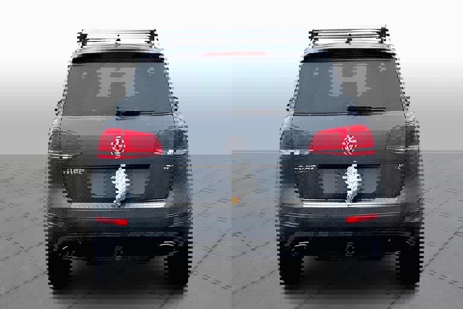 Used 2014 Volkswagen Touareg TDI image 5