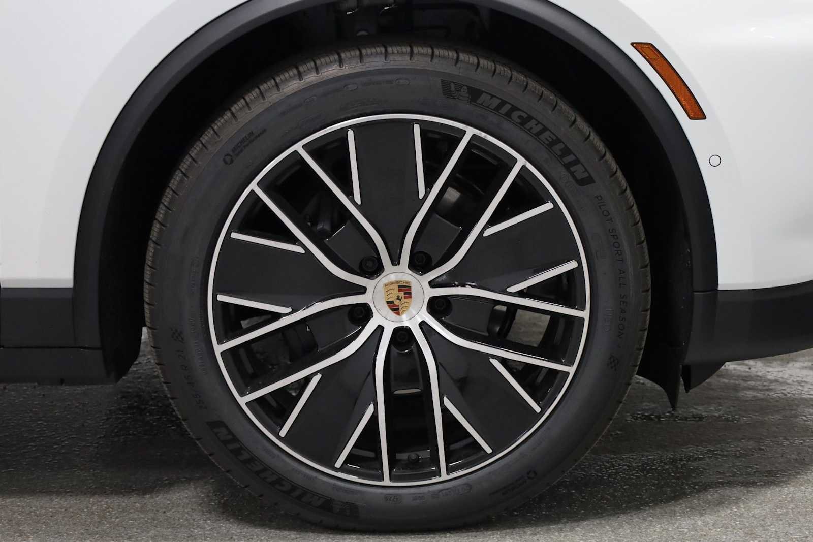 New 2026 Porsche Macan 4 Electric AWD/4WD image 13
