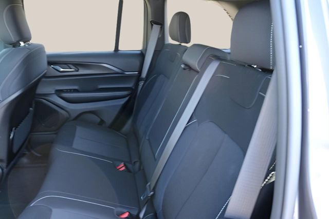 Used 2025 Jeep Grand Cherokee Laredo X image 17
