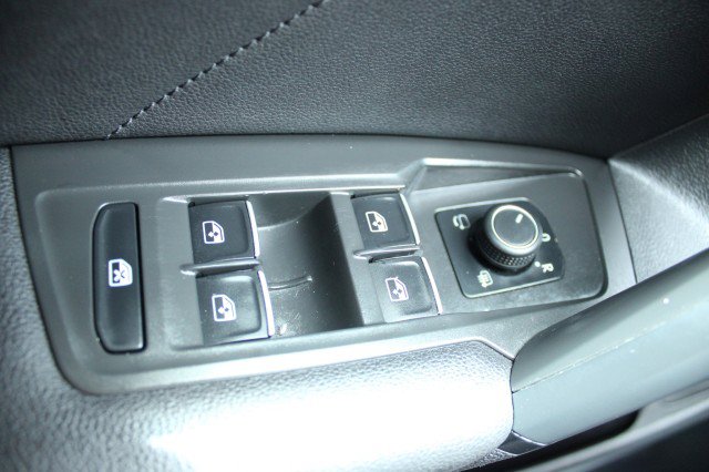 Used 2019 Volkswagen Tiguan SEL Premium w/ 3rd Row Seat Package AWD/4WD image 19