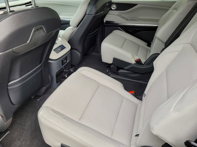 New 2025 Lincoln Navigator Reserve AWD/4WD image 16