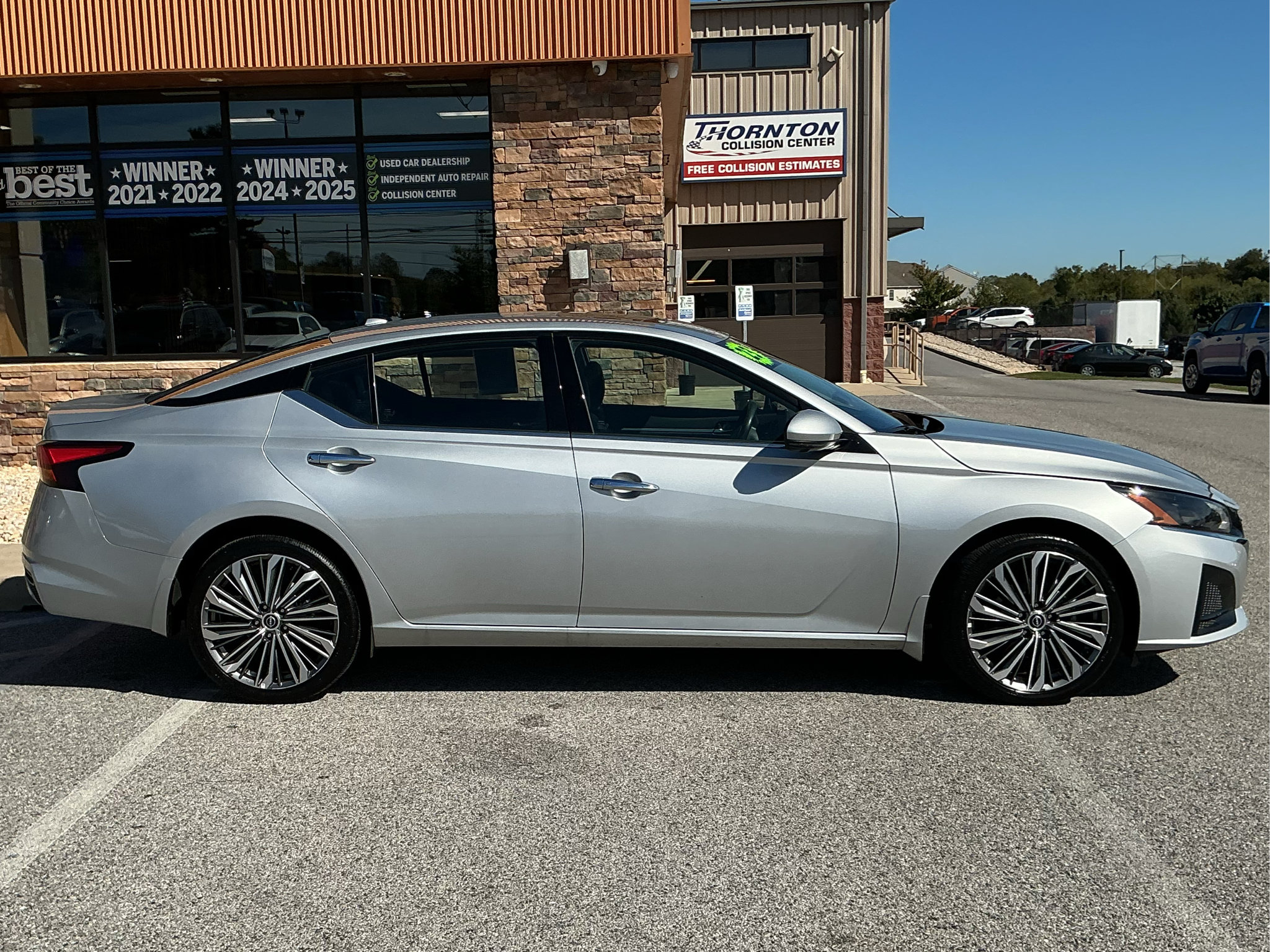 Used 2023 Nissan Altima 2.5 SL AWD/4WD image 2