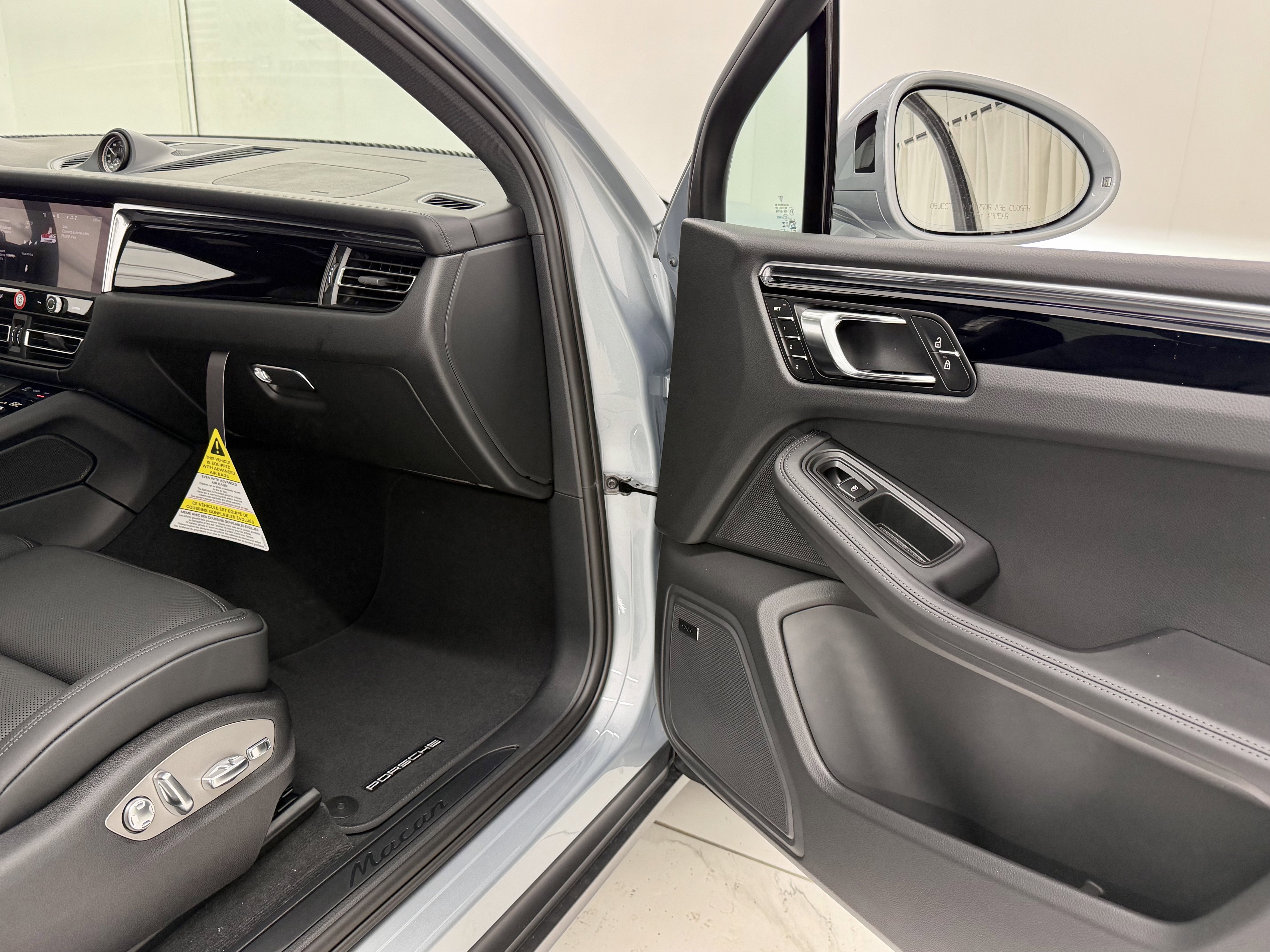 New 2026 Porsche Macan image 22