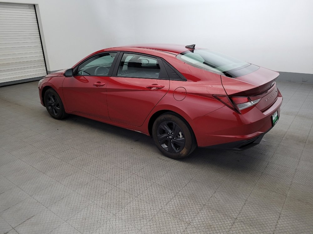 Used 2023 Hyundai Elantra SEL w/ Preferred Accessory Package image 3