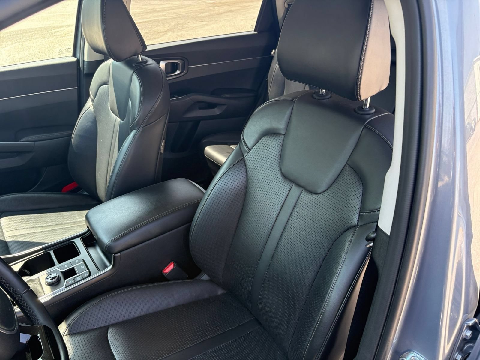 Used 2024 Kia Sorento S FWD image 39