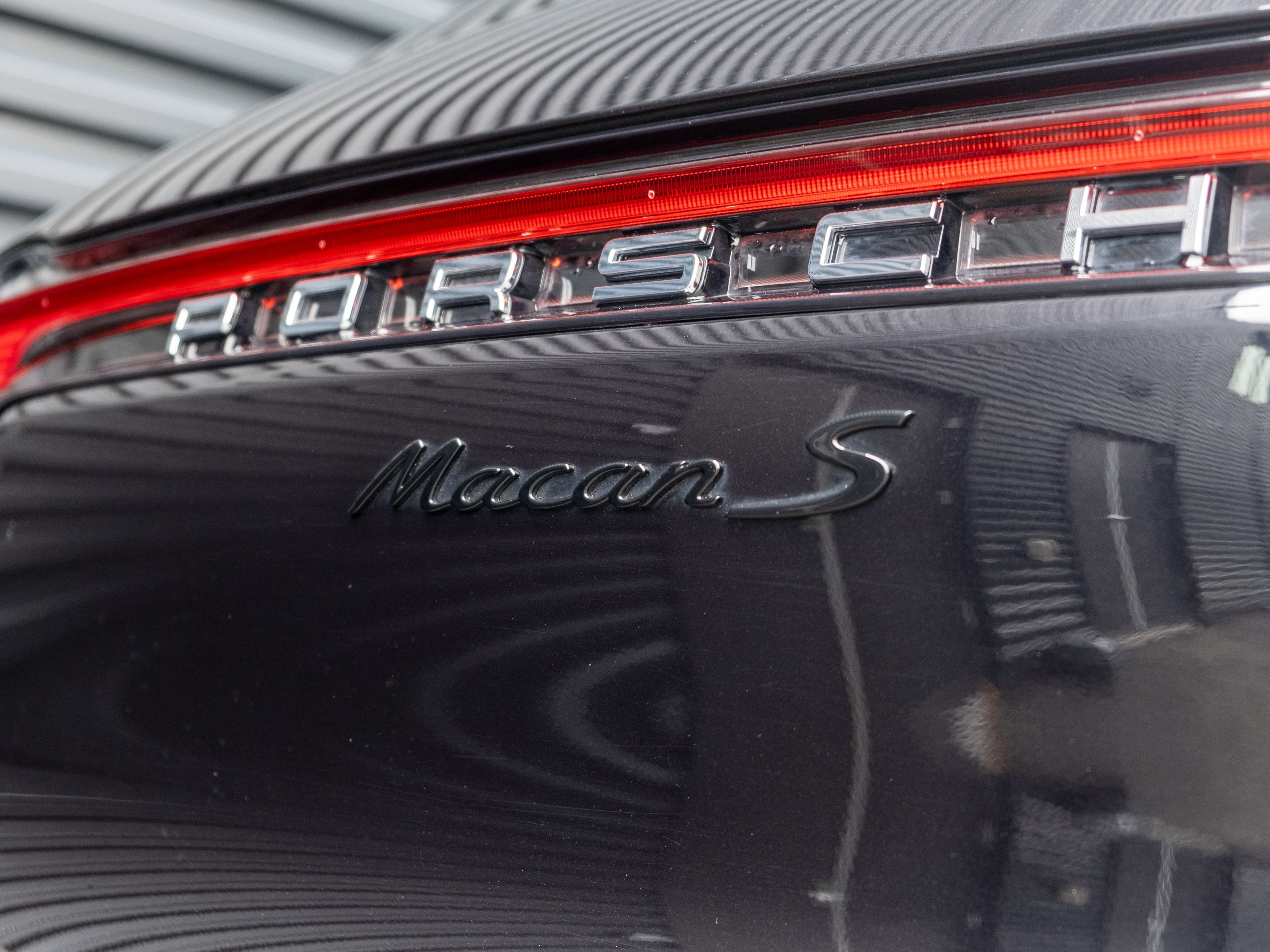 Certified 2025 Porsche Macan S AWD/4WD image 22