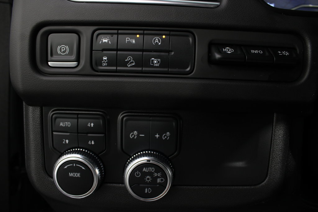 Used 2023 GMC Yukon XL AT4 w/ AT4 Premium Package AWD/4WD image 15