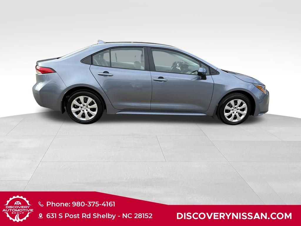 Used 2026 Toyota Corolla LE FWD image 5