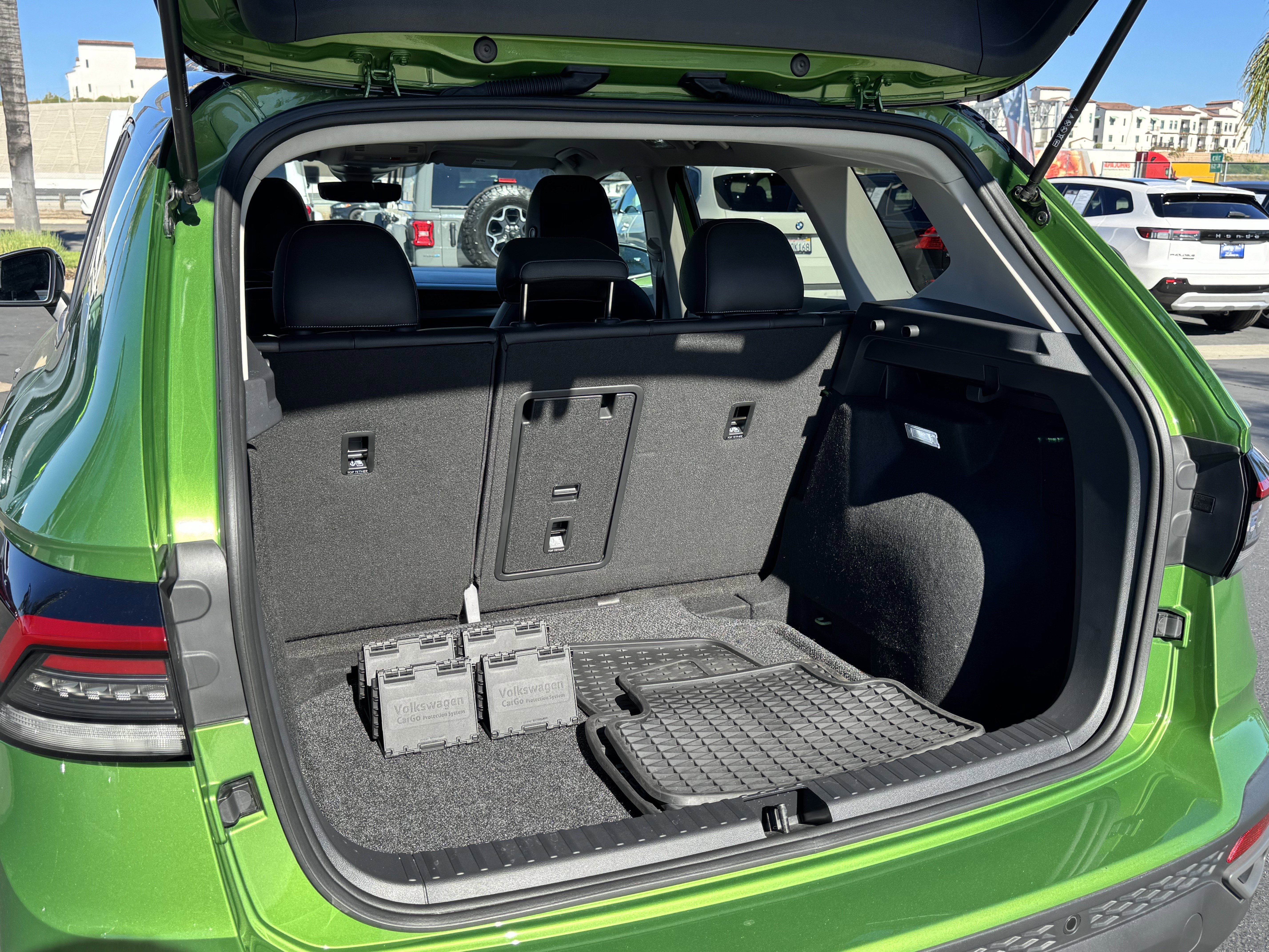 Certified 2025 Volkswagen Taos SE image 38