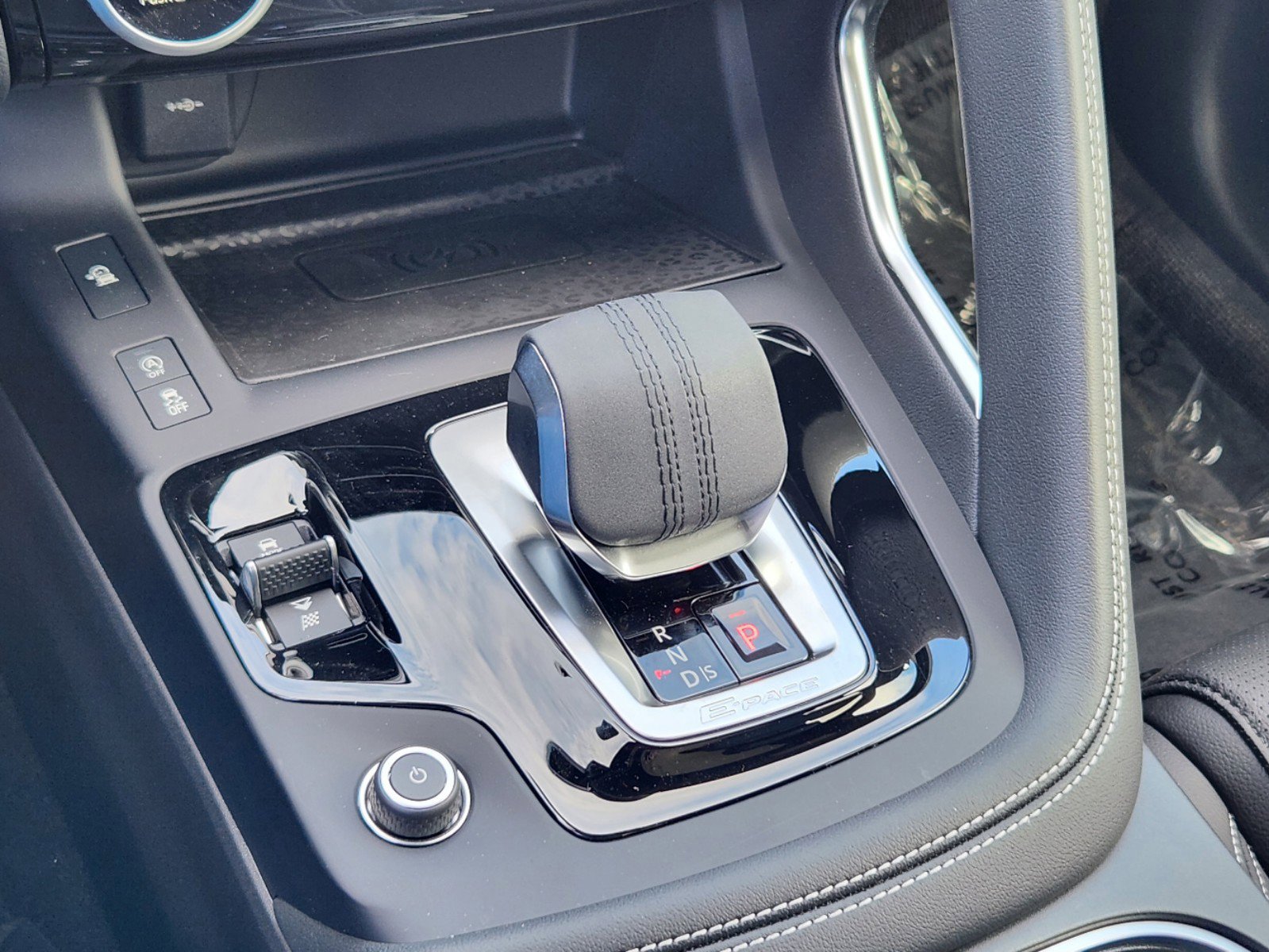 New 2024 Jaguar E-PACE R-Dynamic SE image 12