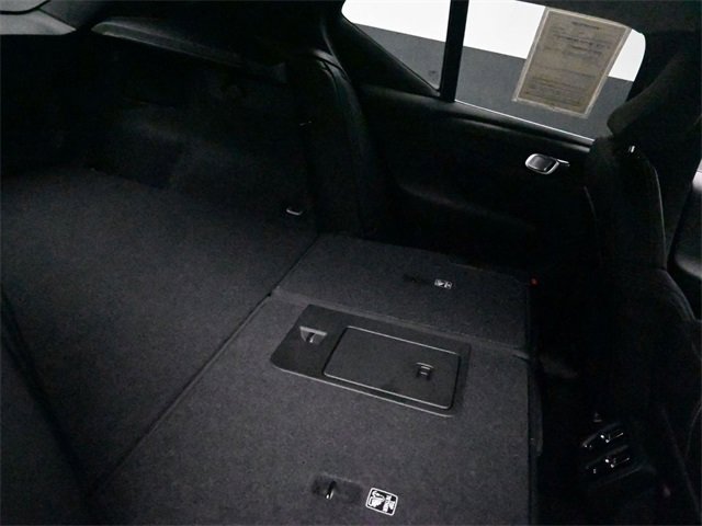 Used 2025 Volvo XC40 B5 Core image 28