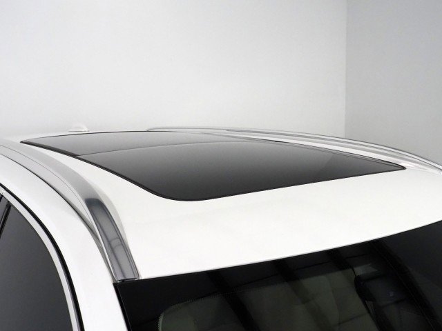 Used 2025 Volvo XC90 T8 Plus w/ Protection Package Premier image 4